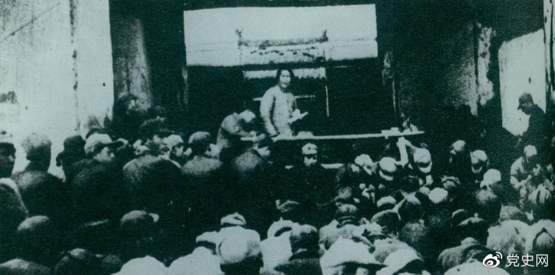 1935年12月27日，毛澤東在陜北瓦窯堡黨的活動(dòng)分子會(huì)議上作《論反對(duì)日本帝國(guó)主義的策略》報(bào)告。